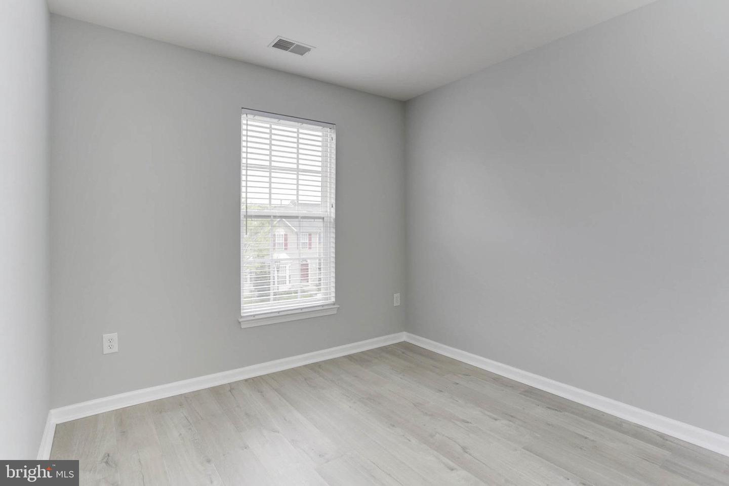 1418 Pangbourne Way