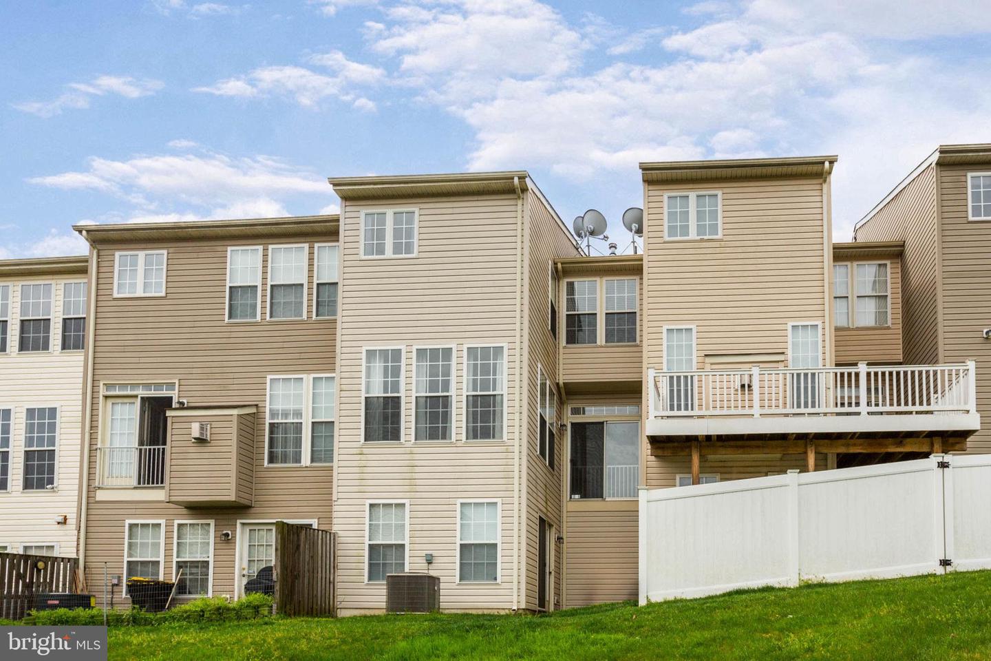 1418 Pangbourne Way