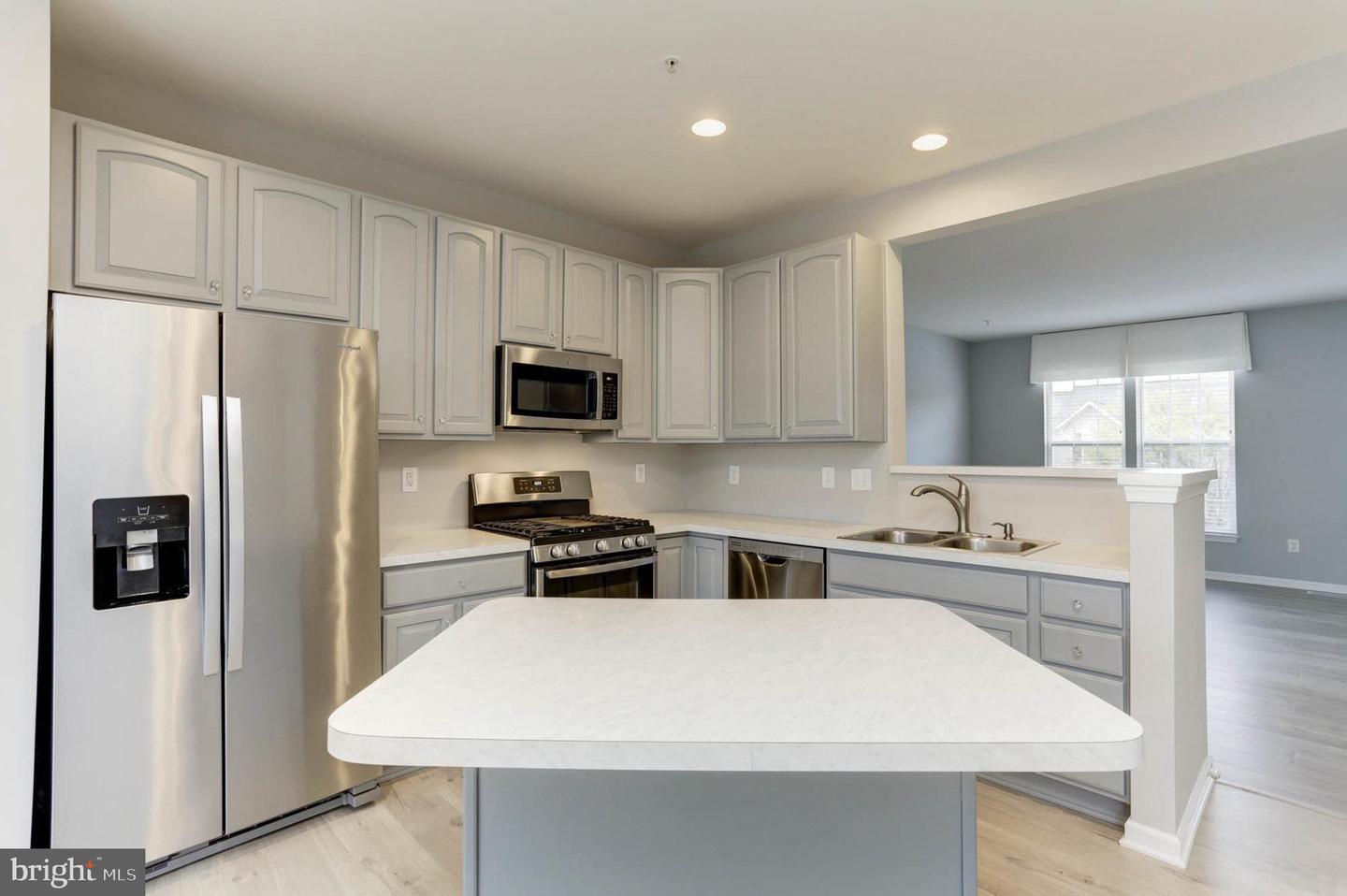 1418 Pangbourne Way