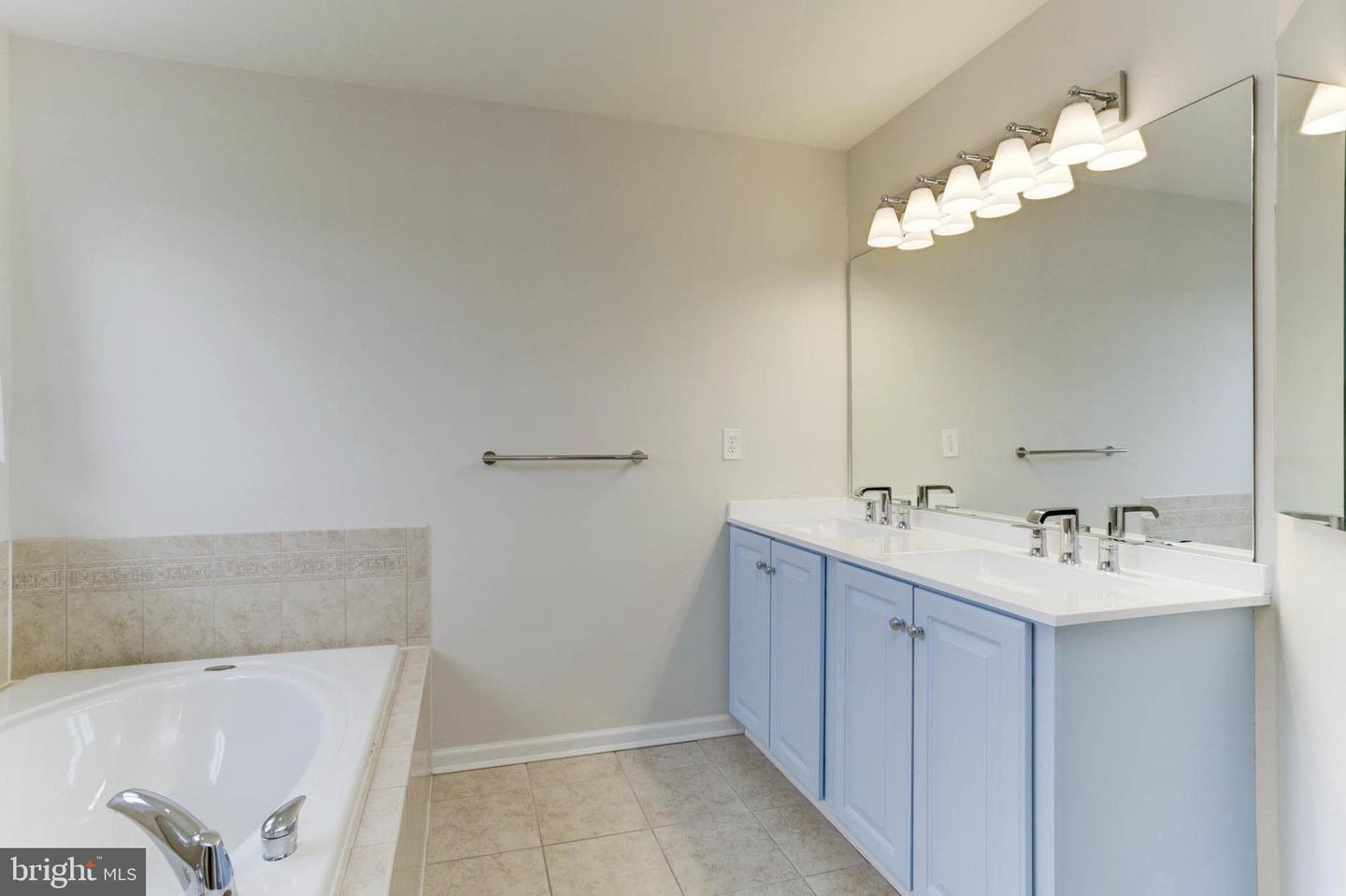 1418 Pangbourne Way