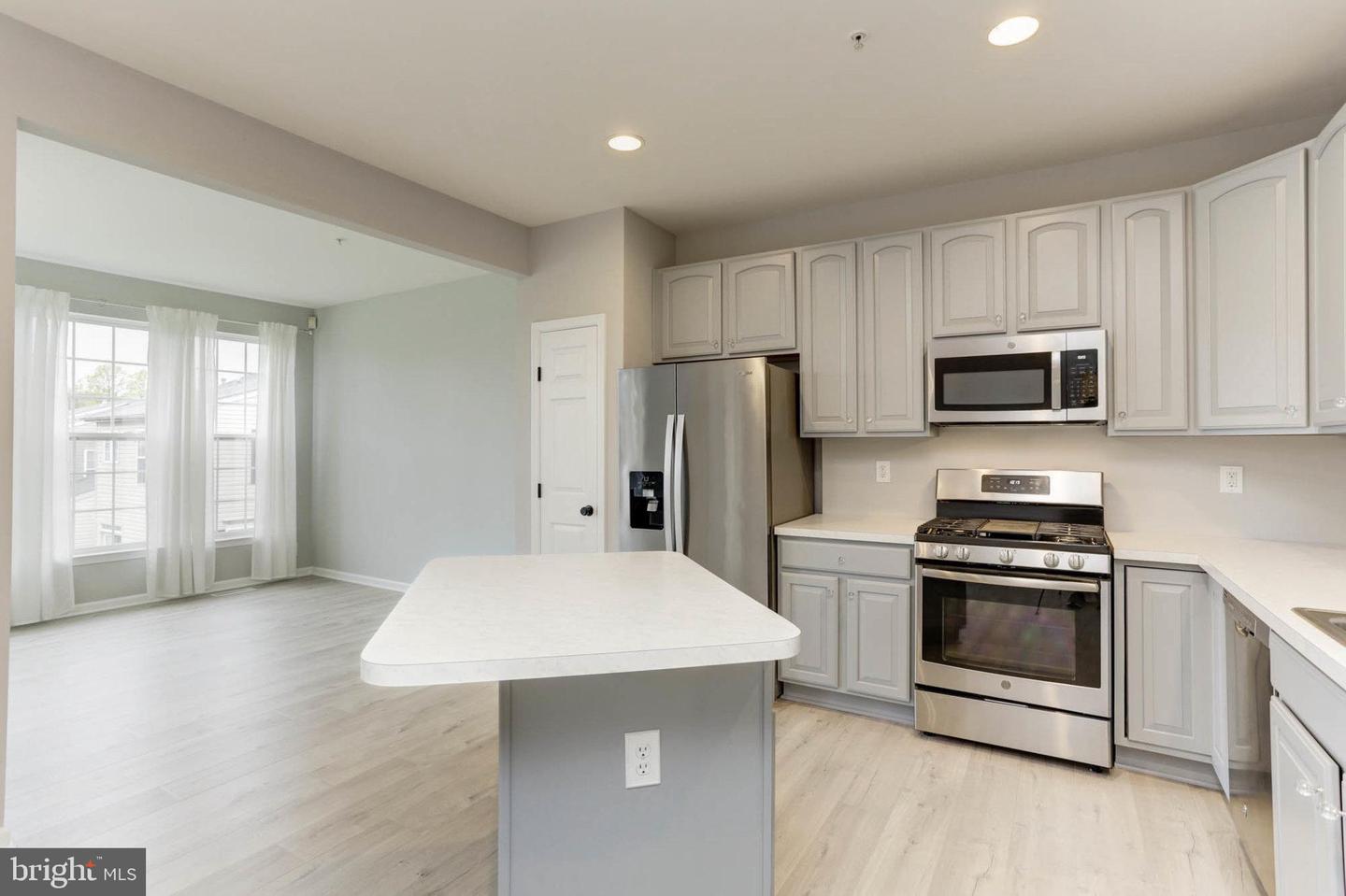 1418 Pangbourne Way