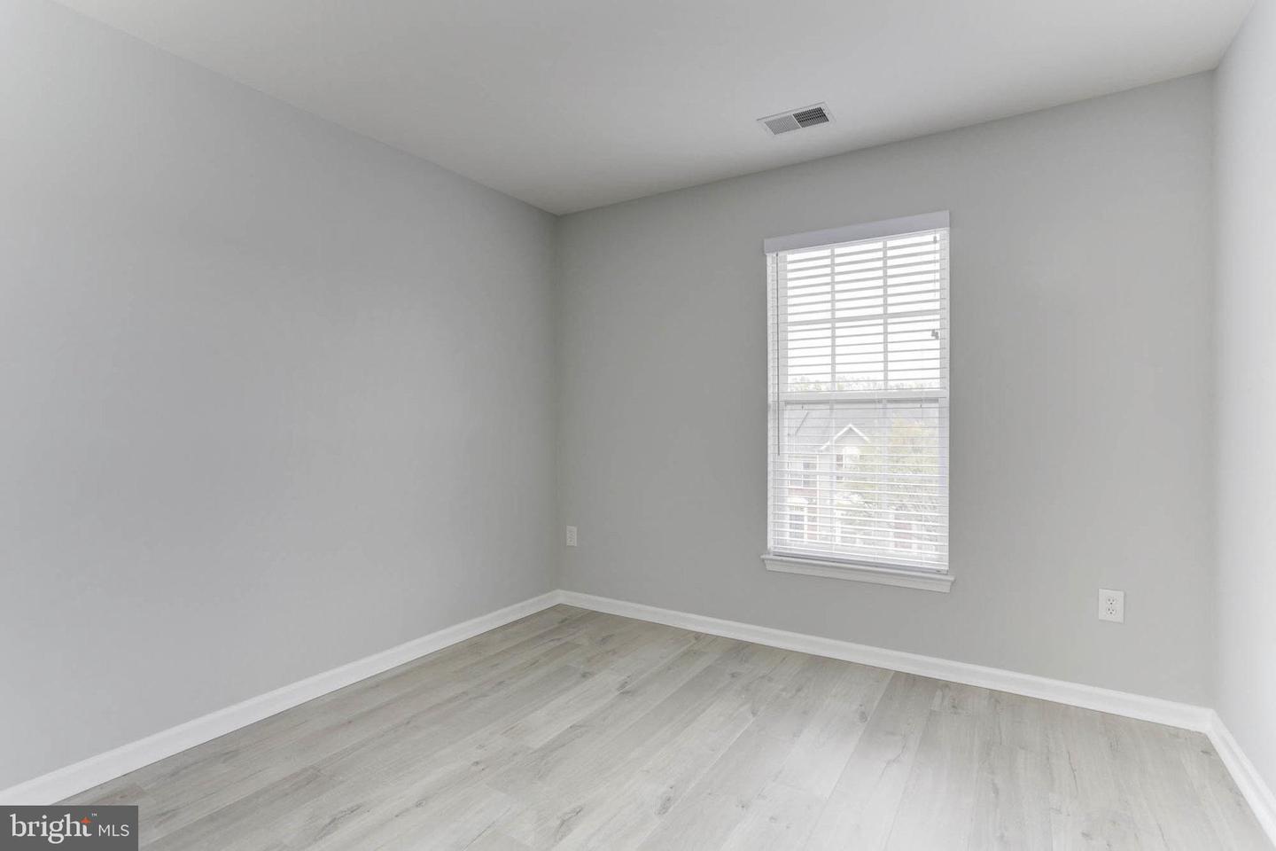 1418 Pangbourne Way