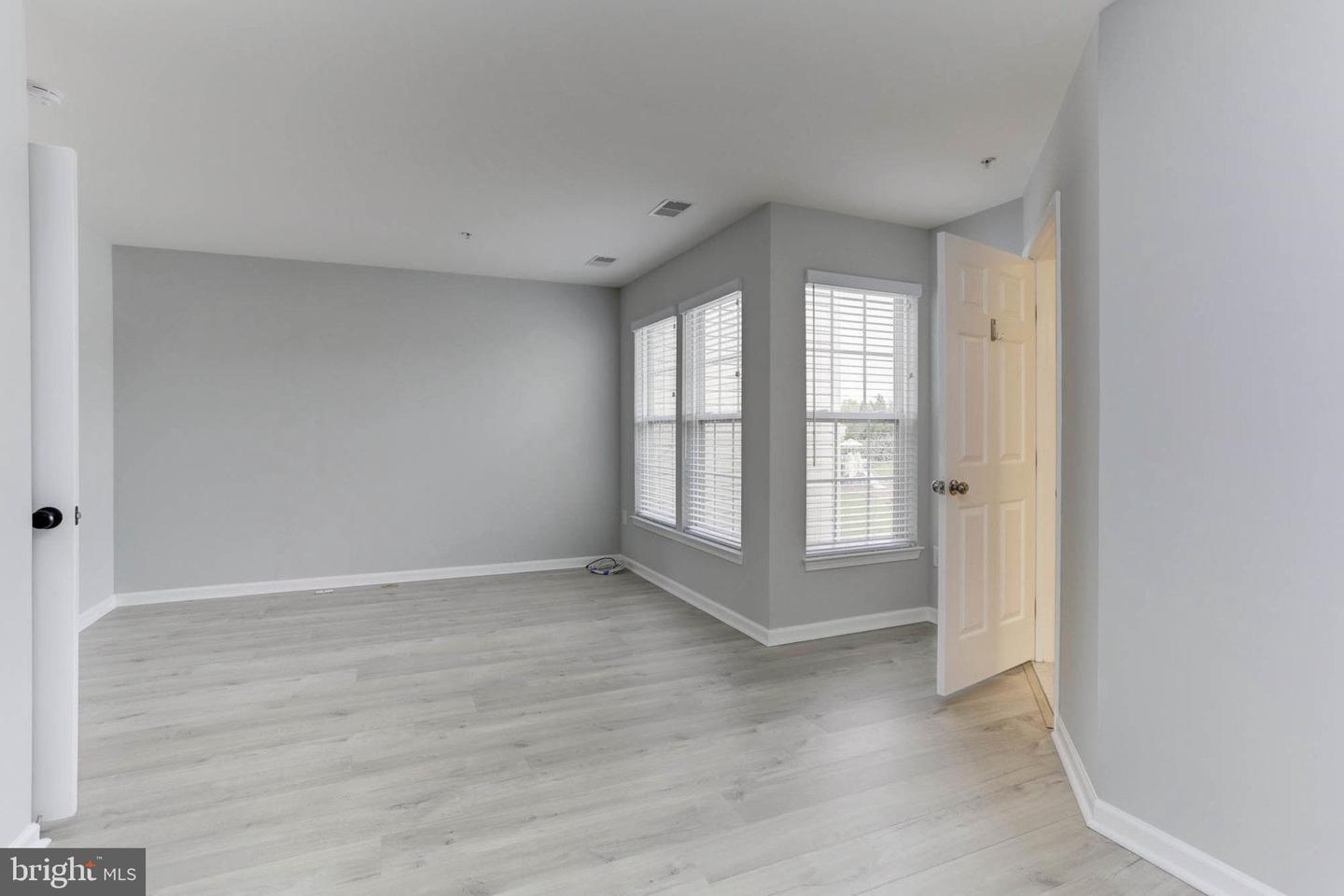 1418 Pangbourne Way