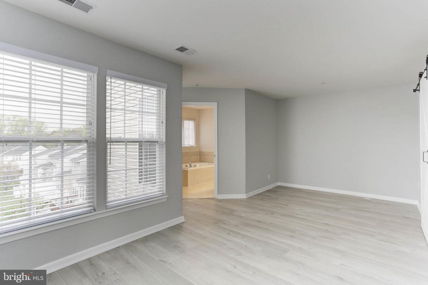 1418 Pangbourne Way