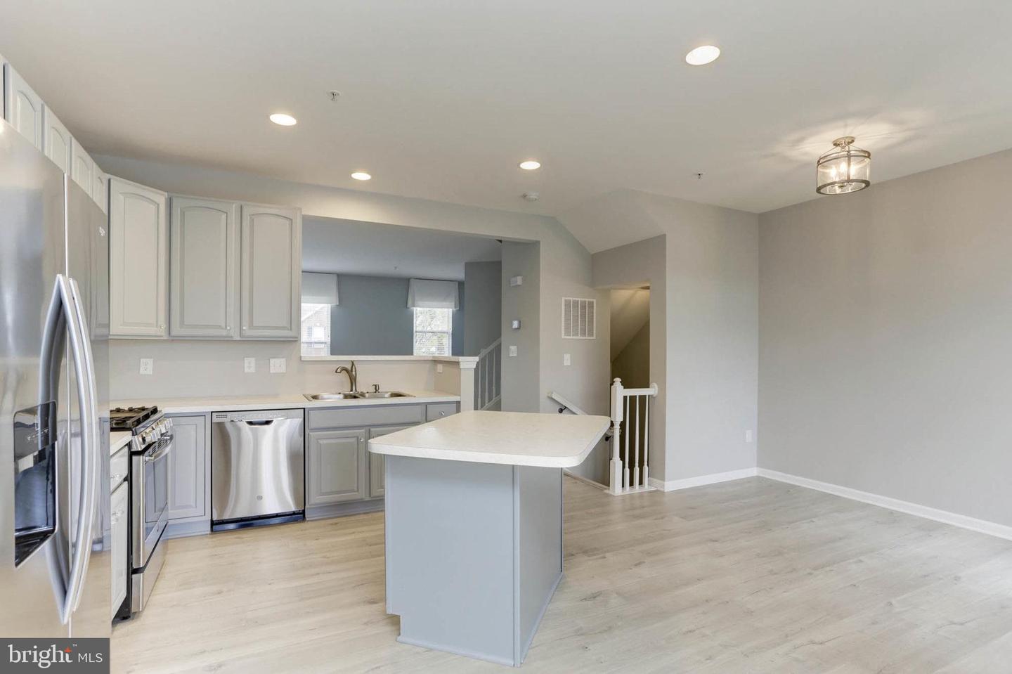 1418 Pangbourne Way