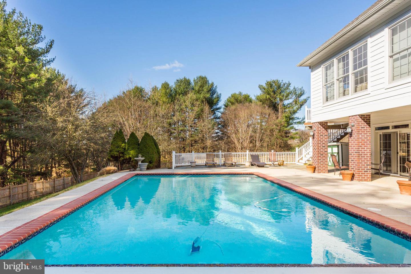 513 TANBARK COURT