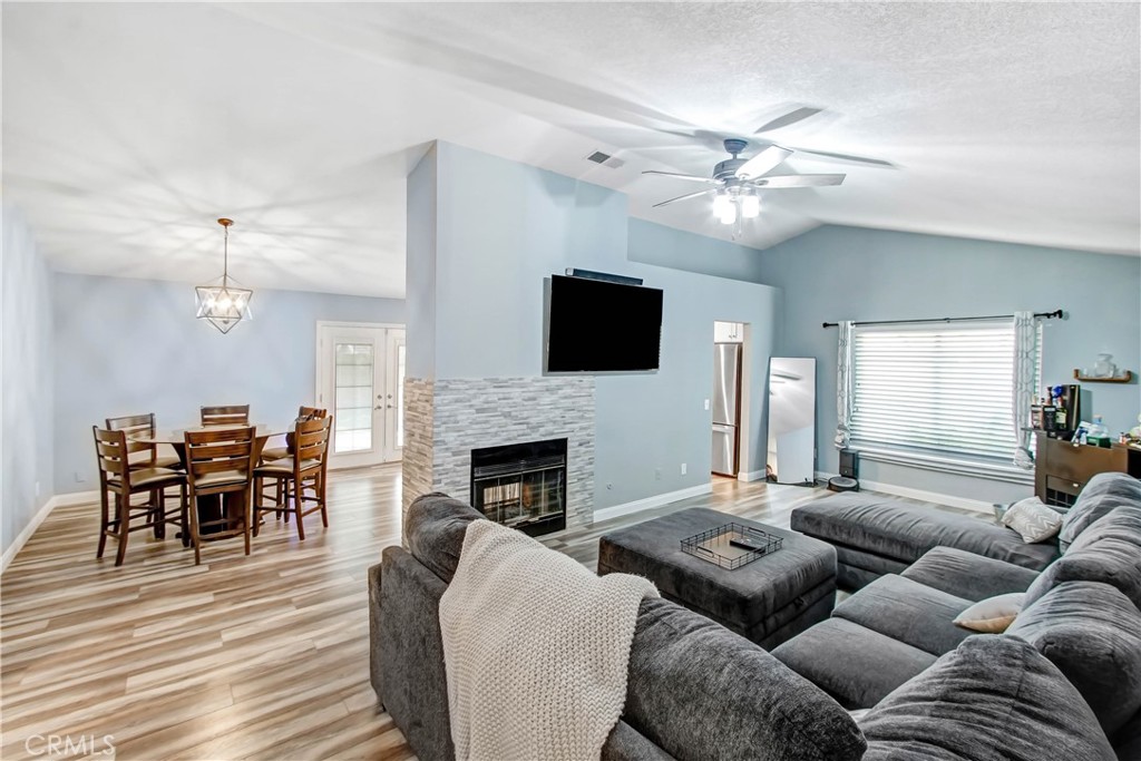 2379 W Loma Vista Drive