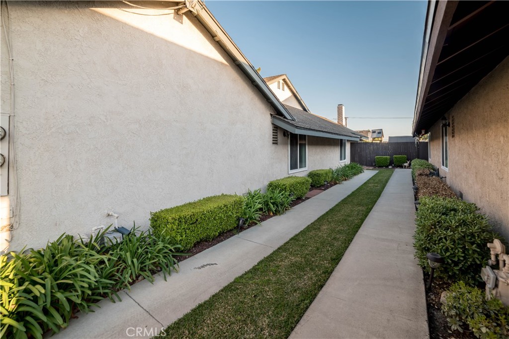 8585 Sandalwood Court