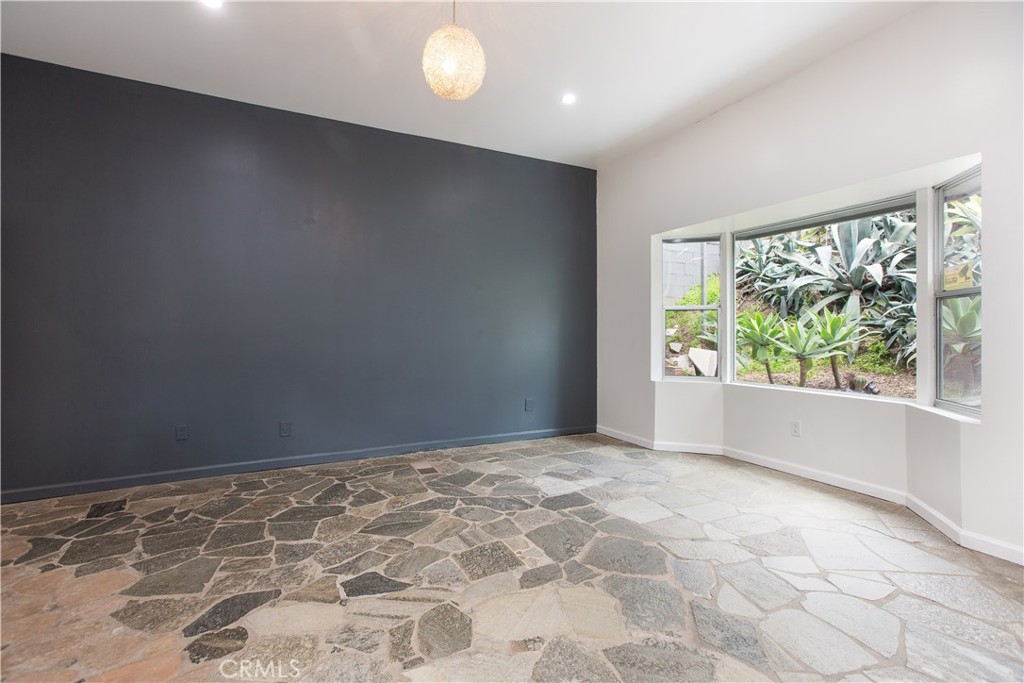 3836 De Longpre Avenue