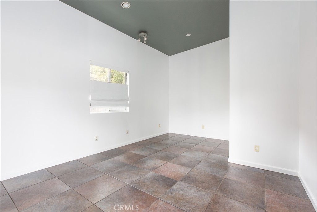 3836 De Longpre Avenue