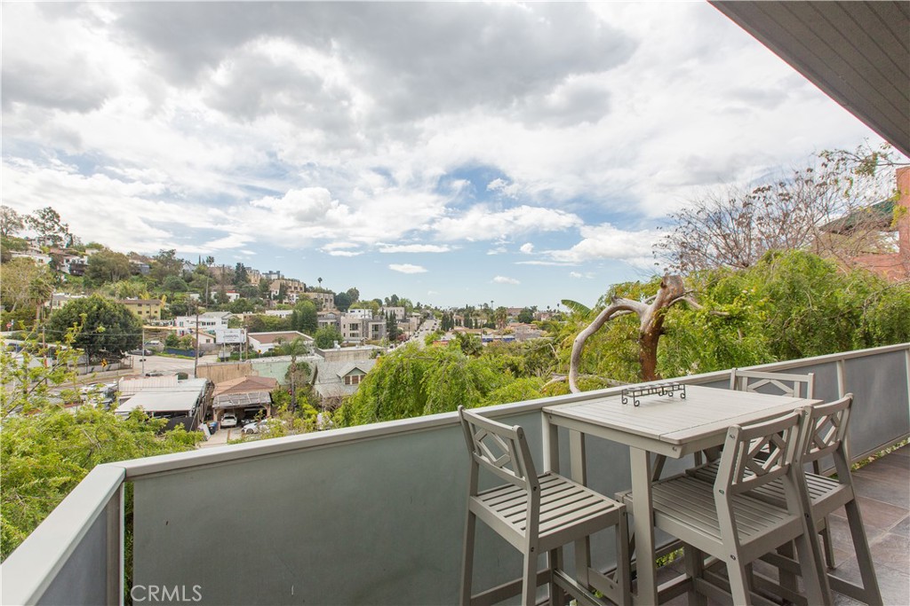 3836 De Longpre Avenue