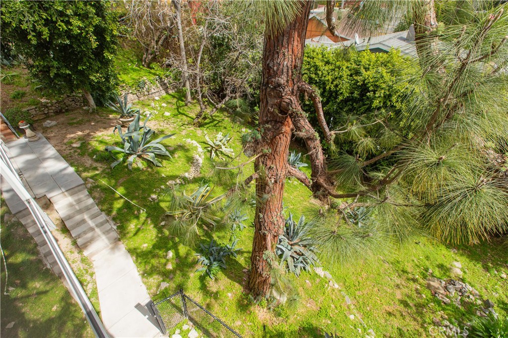 3836 De Longpre Avenue