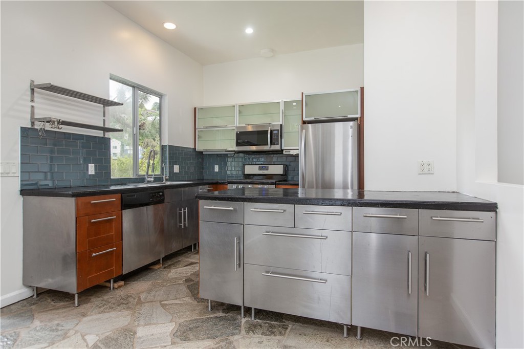 3836 De Longpre Avenue
