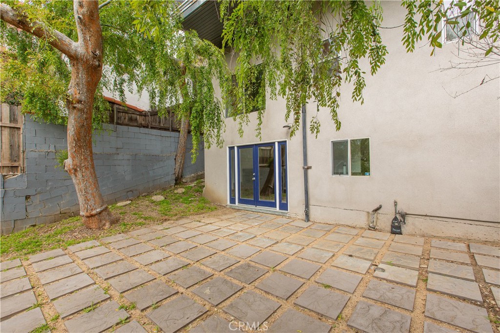 3836 De Longpre Avenue