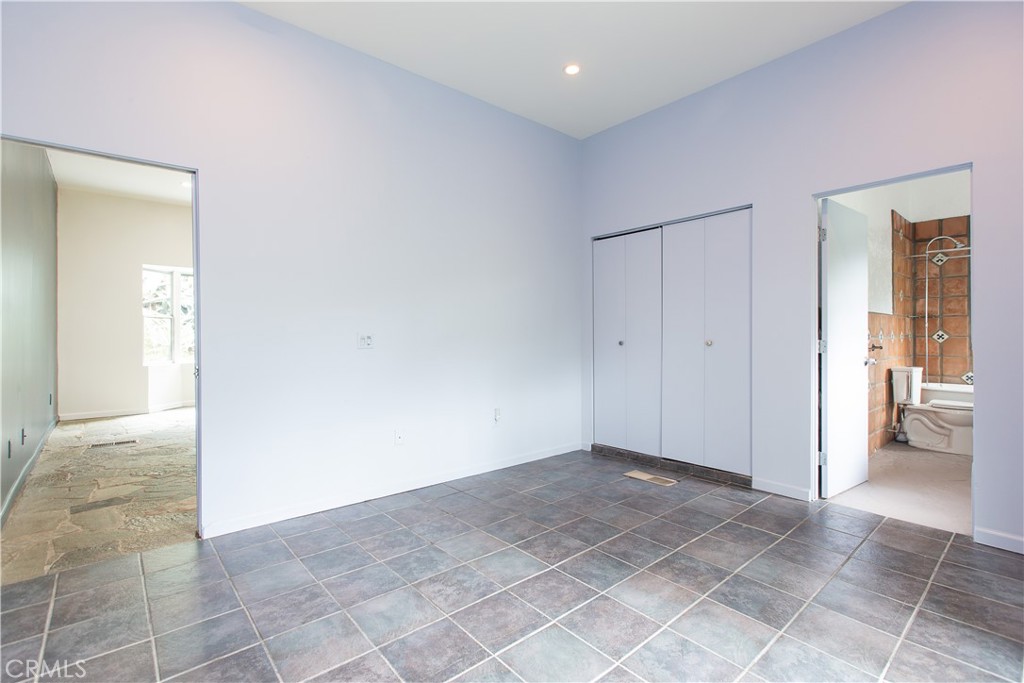 3836 De Longpre Avenue