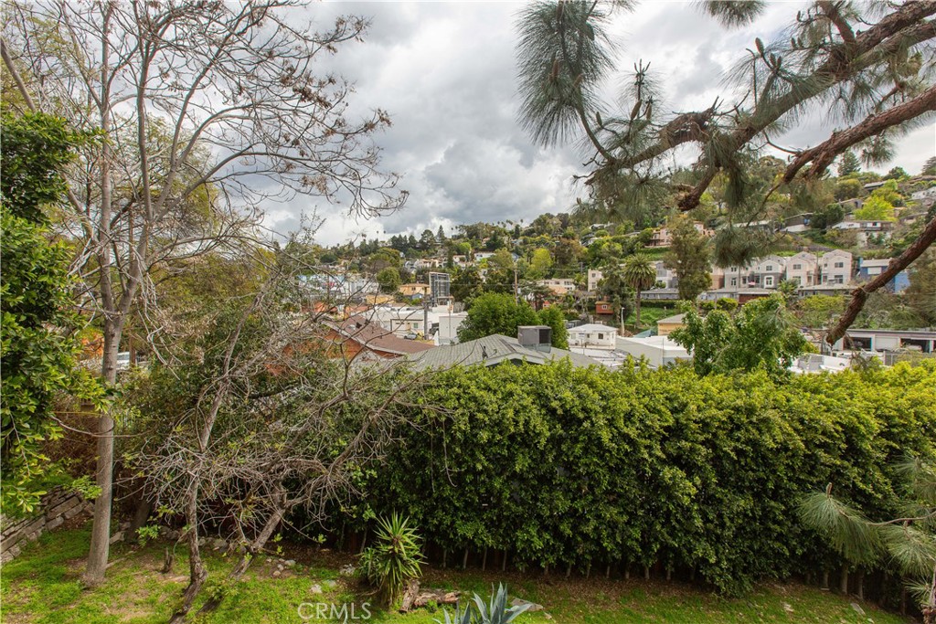 3836 De Longpre Avenue