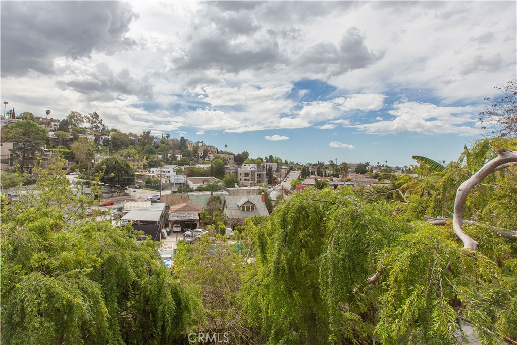3836 De Longpre Avenue