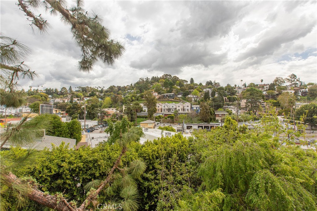 3836 De Longpre Avenue