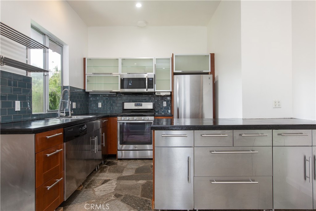3836 De Longpre Avenue