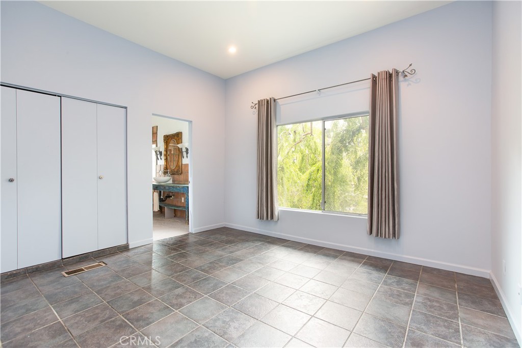 3836 De Longpre Avenue