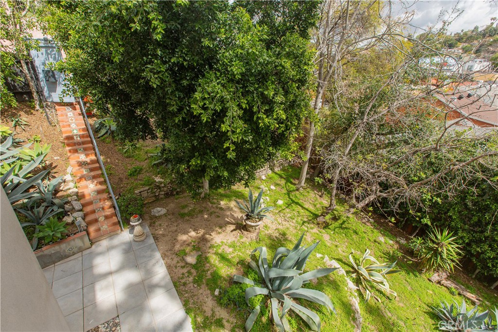 3836 De Longpre Avenue