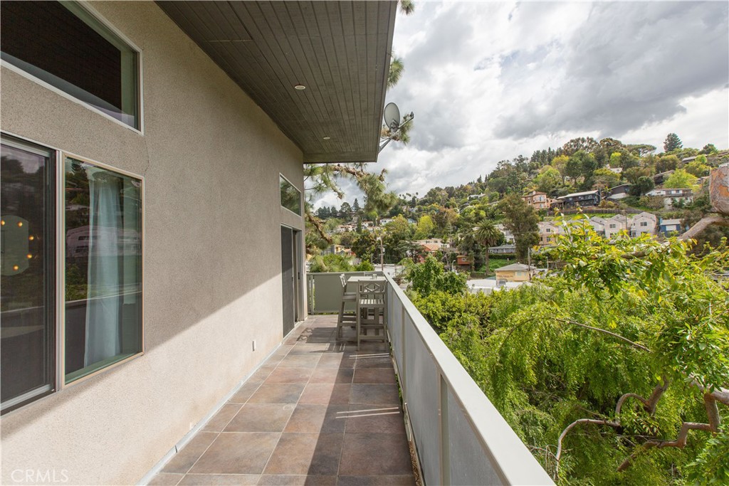 3836 De Longpre Avenue