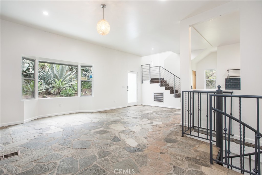 3836 De Longpre Avenue