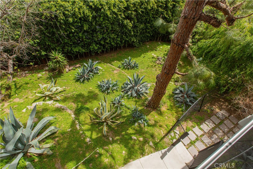 3836 De Longpre Avenue
