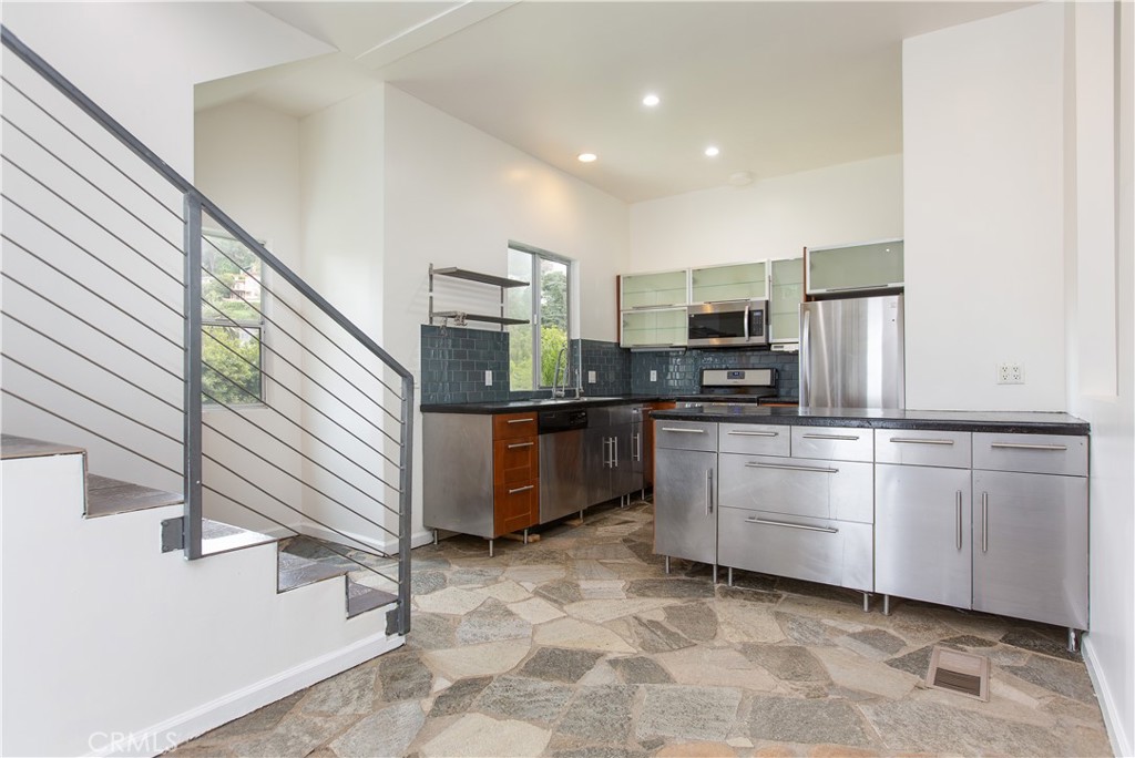 3836 De Longpre Avenue