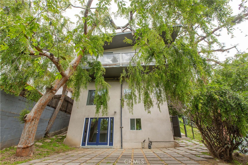 3836 De Longpre Avenue