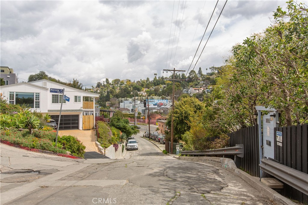 3836 De Longpre Avenue