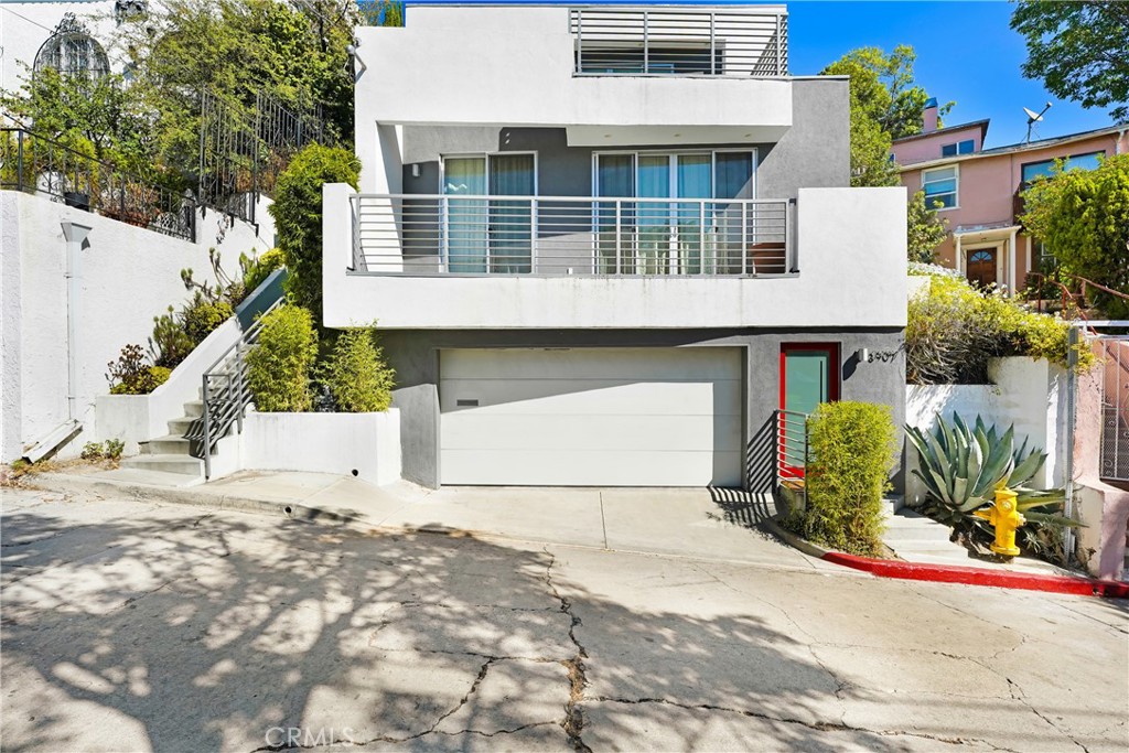 3907 De Longpre