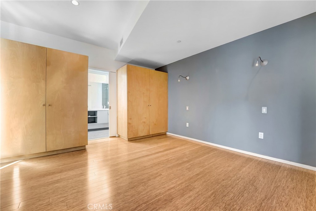 3907 De Longpre