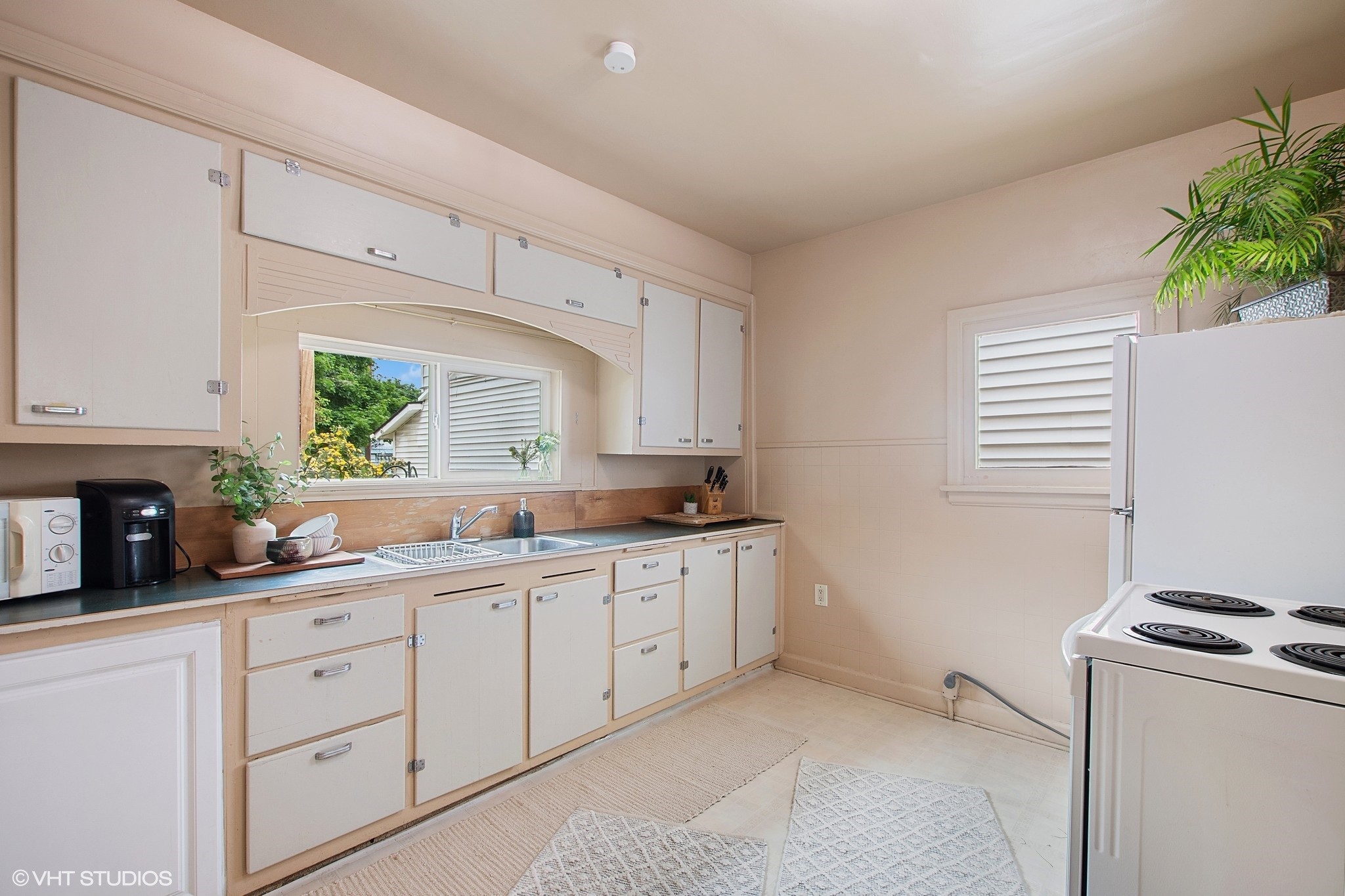34 3rd Avenue E