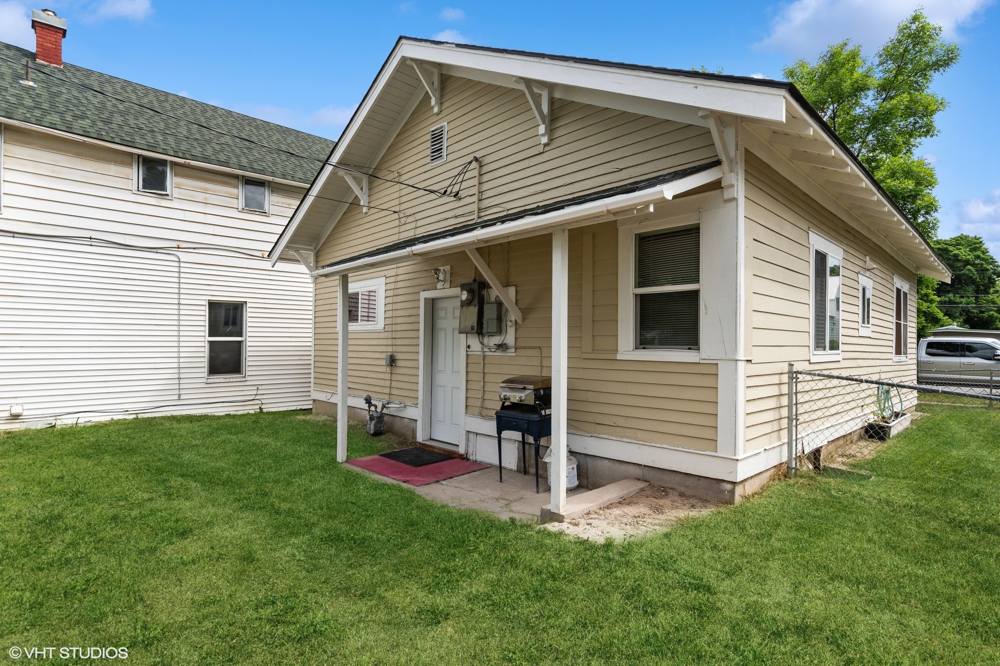 34 3rd Avenue E