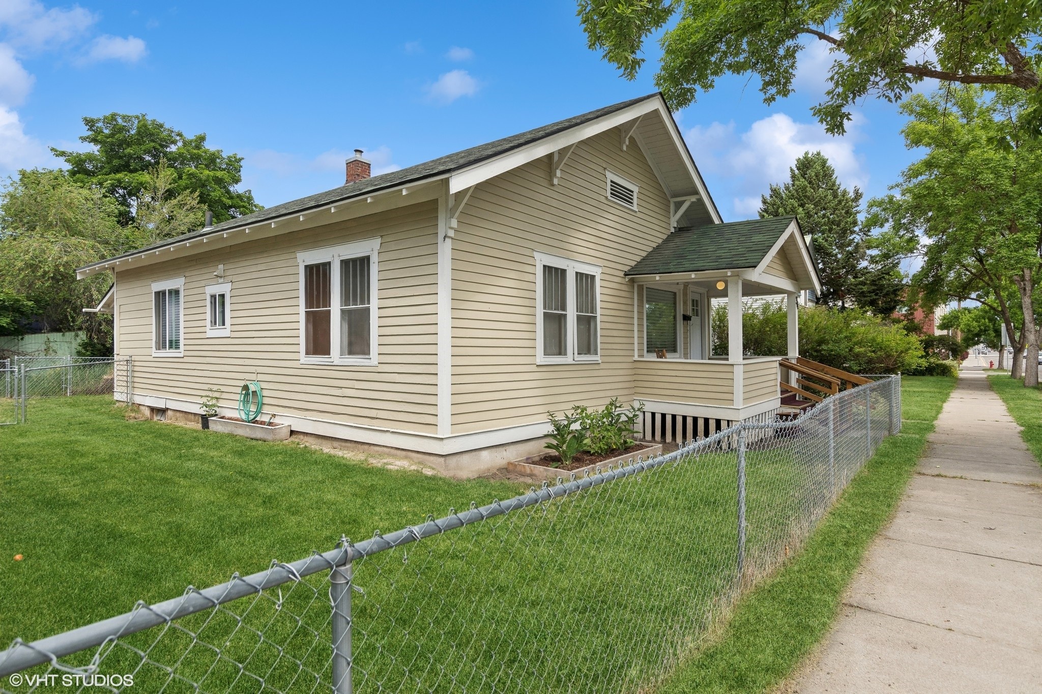 34 3rd Avenue E