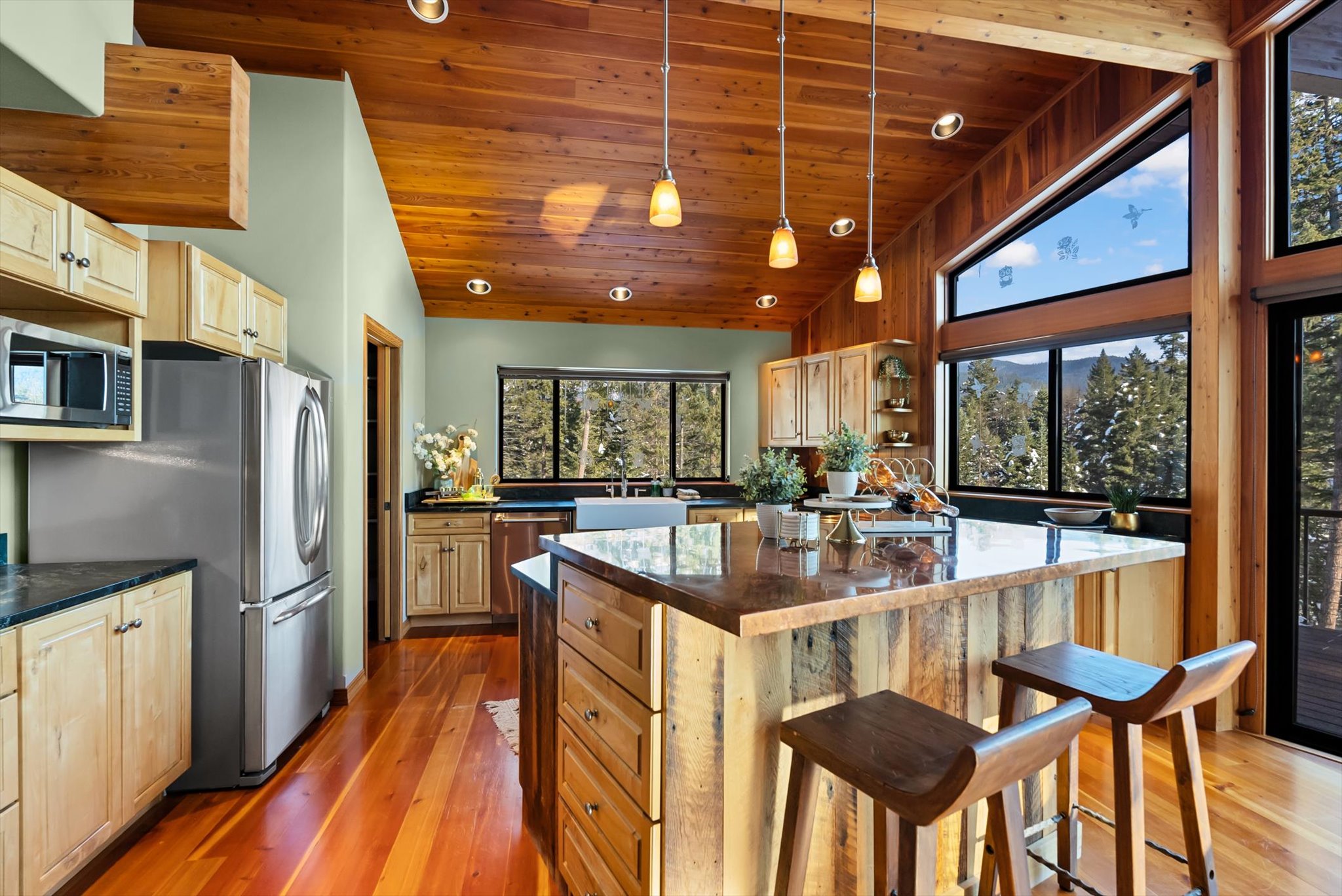 1605 Rolling Ridge Loop
