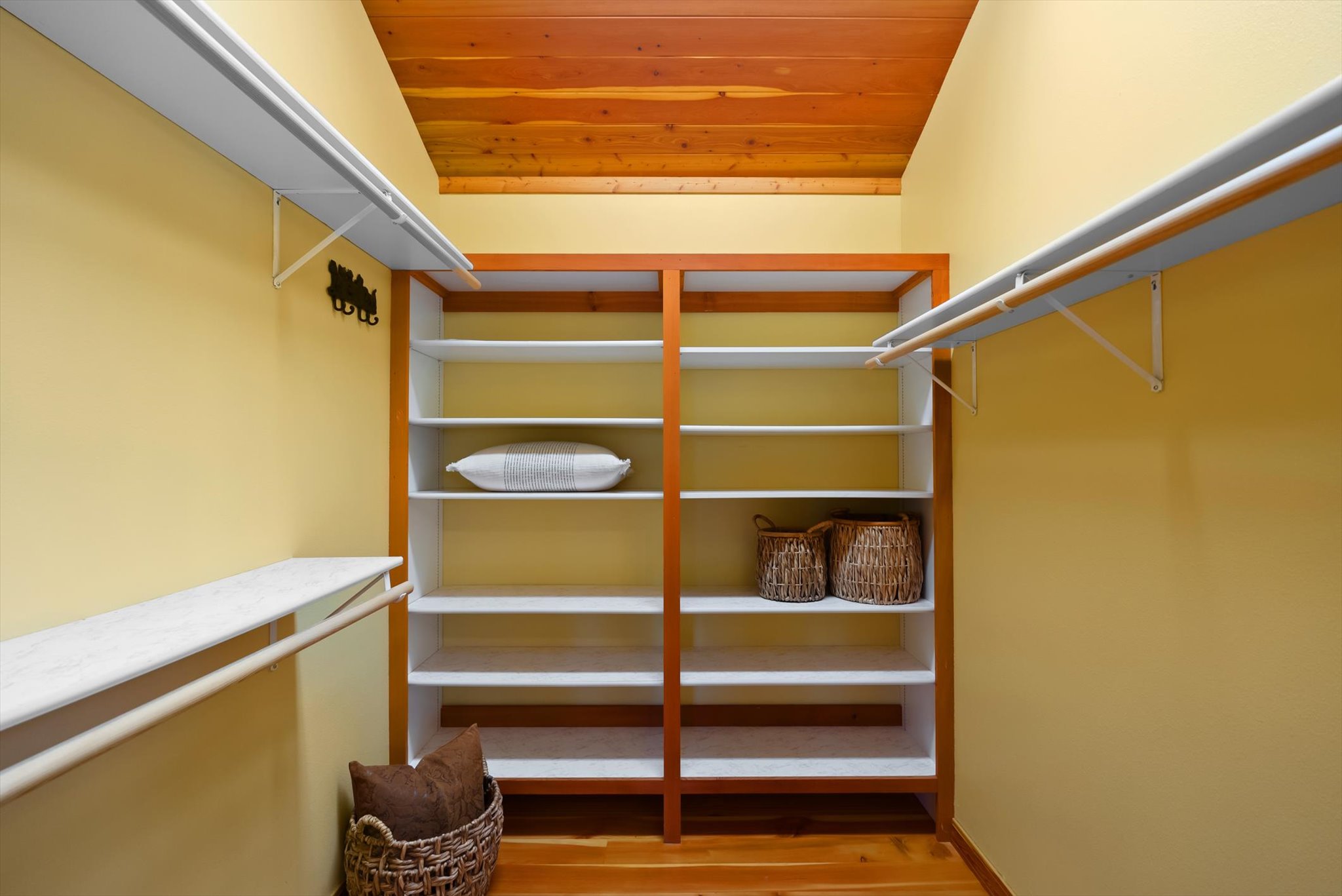 1605 Rolling Ridge Loop