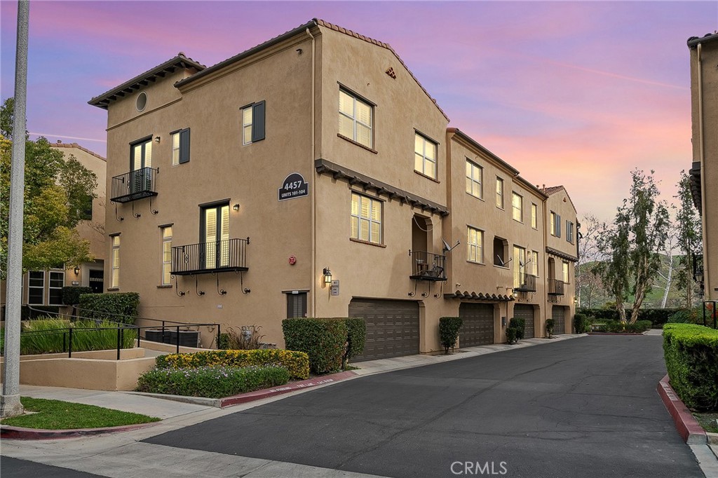 4457 Owens Street 101