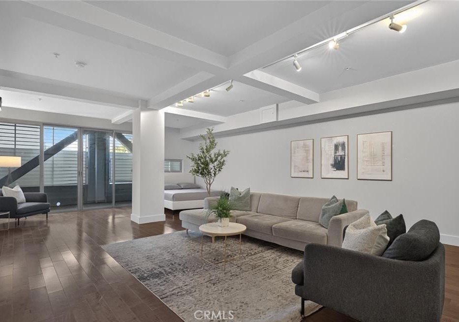 433 Pine 102