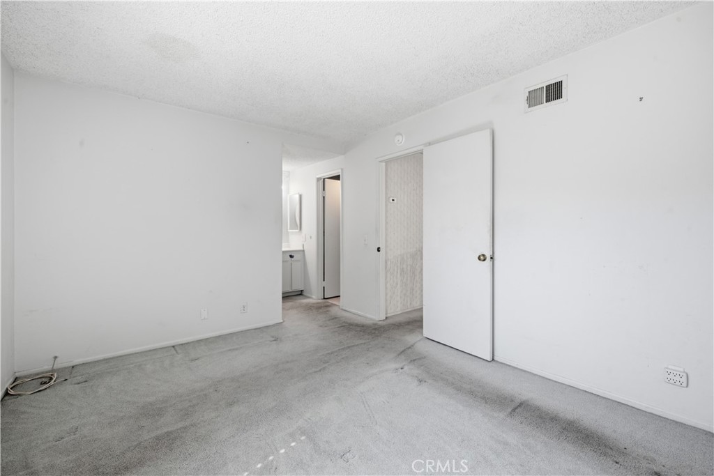 2000 W Palmyra Avenue 7