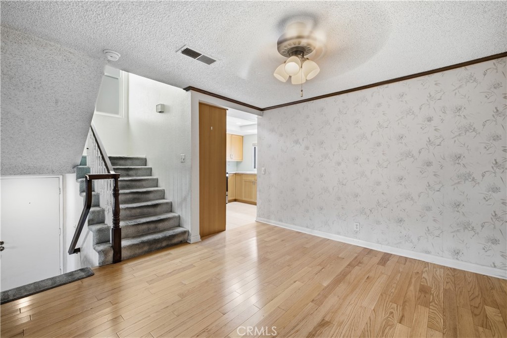 2000 W Palmyra Avenue 7