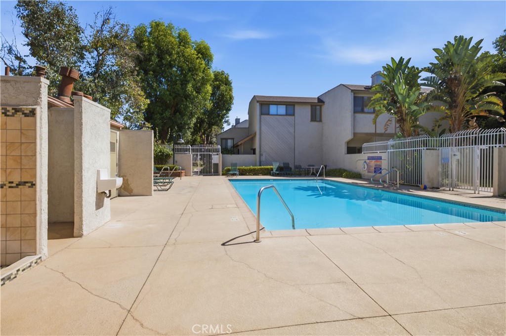 2000 W Palmyra Avenue 7
