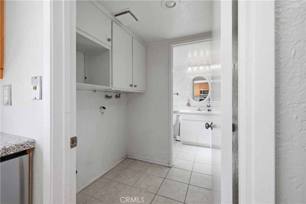 2000 W Palmyra Avenue 7