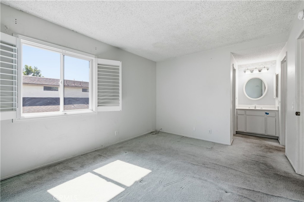 2000 W Palmyra Avenue 7