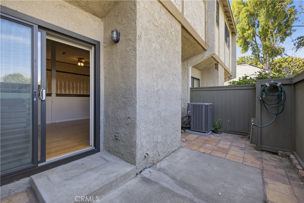 2000 W Palmyra Avenue 7