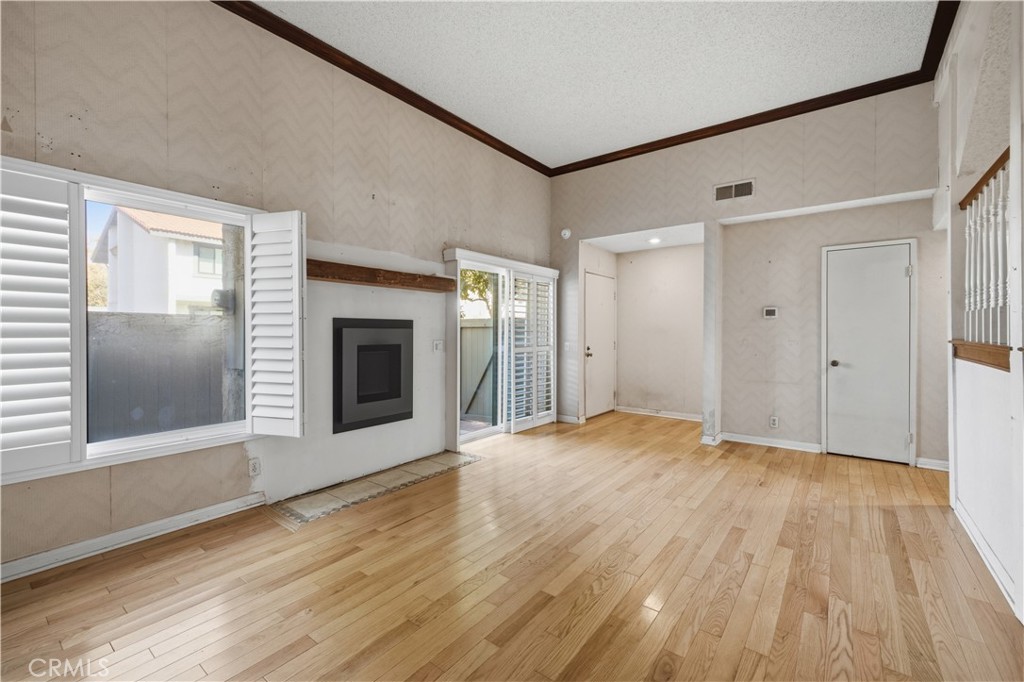 2000 W Palmyra Avenue 7