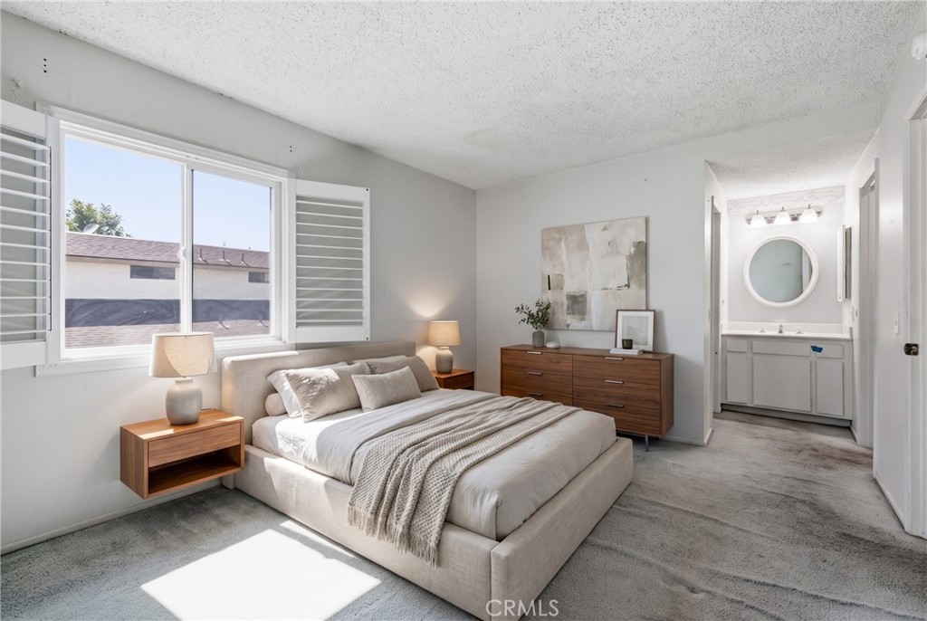 2000 W Palmyra Avenue 7