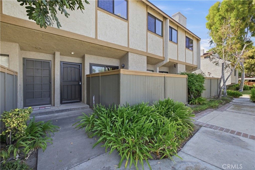 2000 W Palmyra Avenue 7