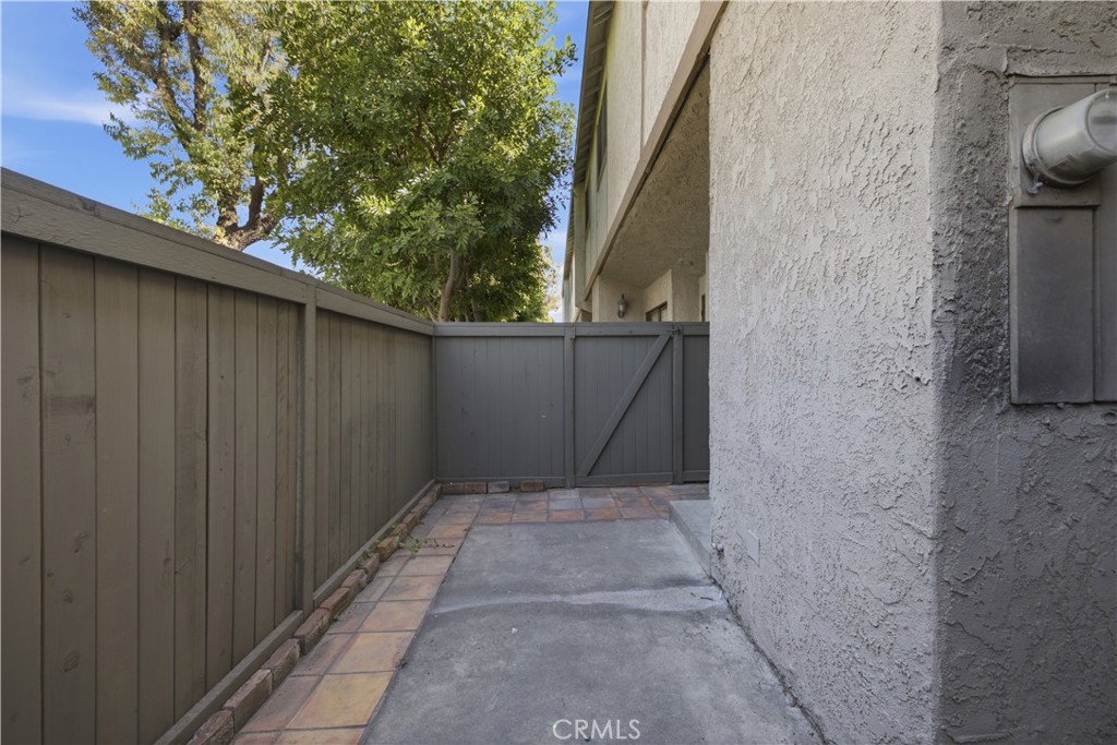 2000 W Palmyra Avenue 7